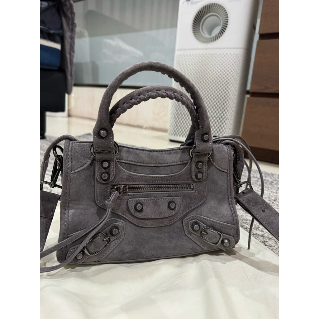 TAS BALENCIAGA SUEDE MINI ABU PERNAH PAKAI