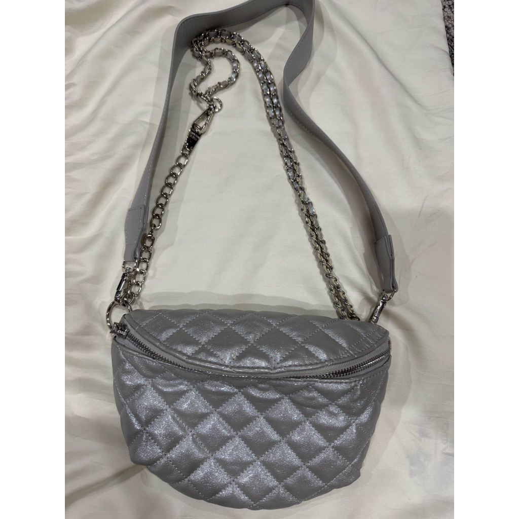 TAS STEVE MADDEN SILVER BELT BAG