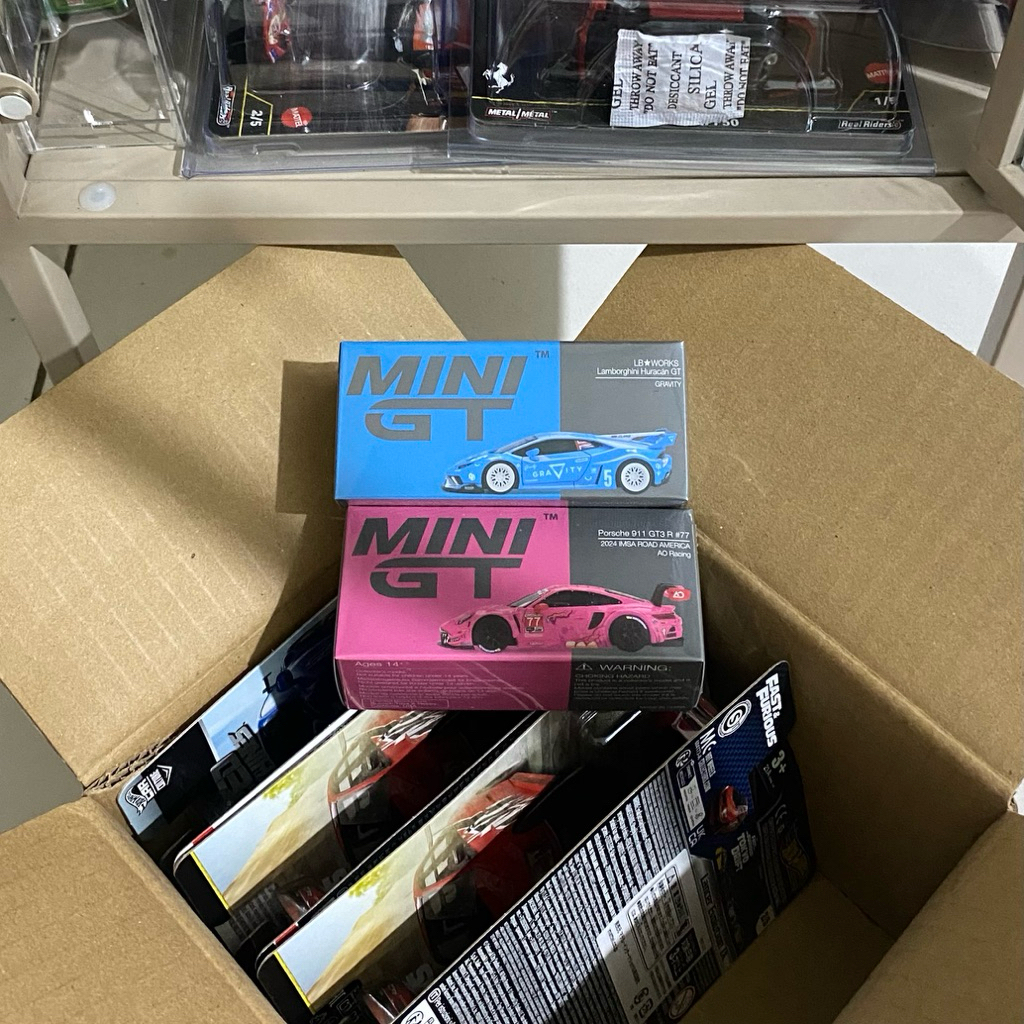 MINI GT ROXY #77 & MINI GT LAMBO GRAVITY ( SEALED )