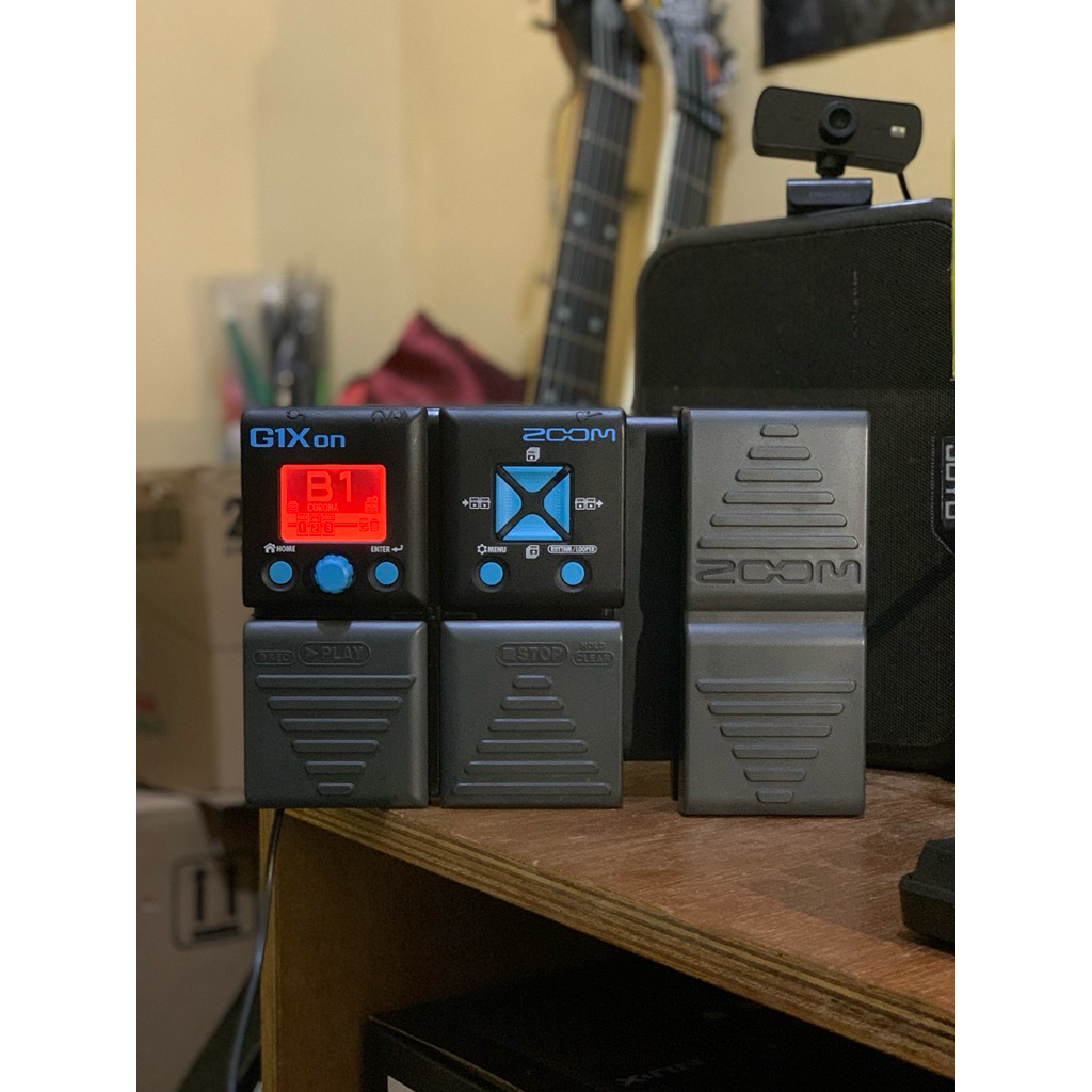 efek gitar elektrik dan akustik ZOOM G1X on