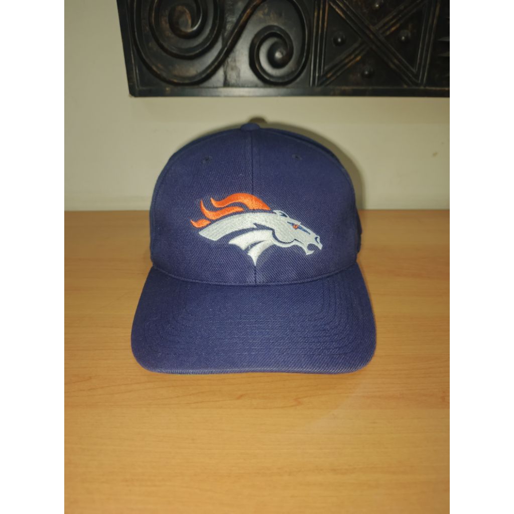 Topi Vintage DENVER BRONCOS NFL Fitted By SPORTS SPECIALTIES
