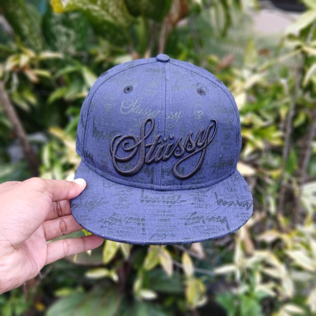 Topi New Era Stussy Script Leafs all over print Navy 59Fifty size 7 1/2