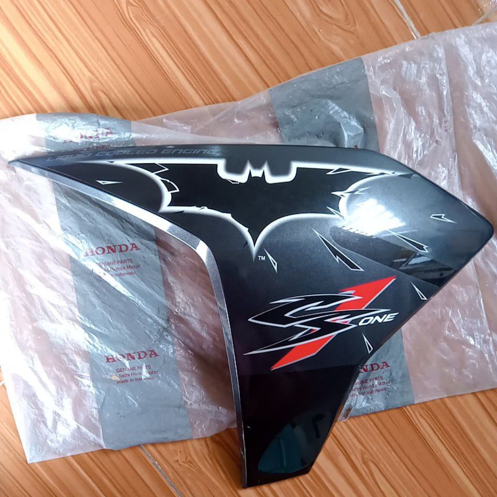 sayap depan body depan kiri Honda cs1 cs one original baru