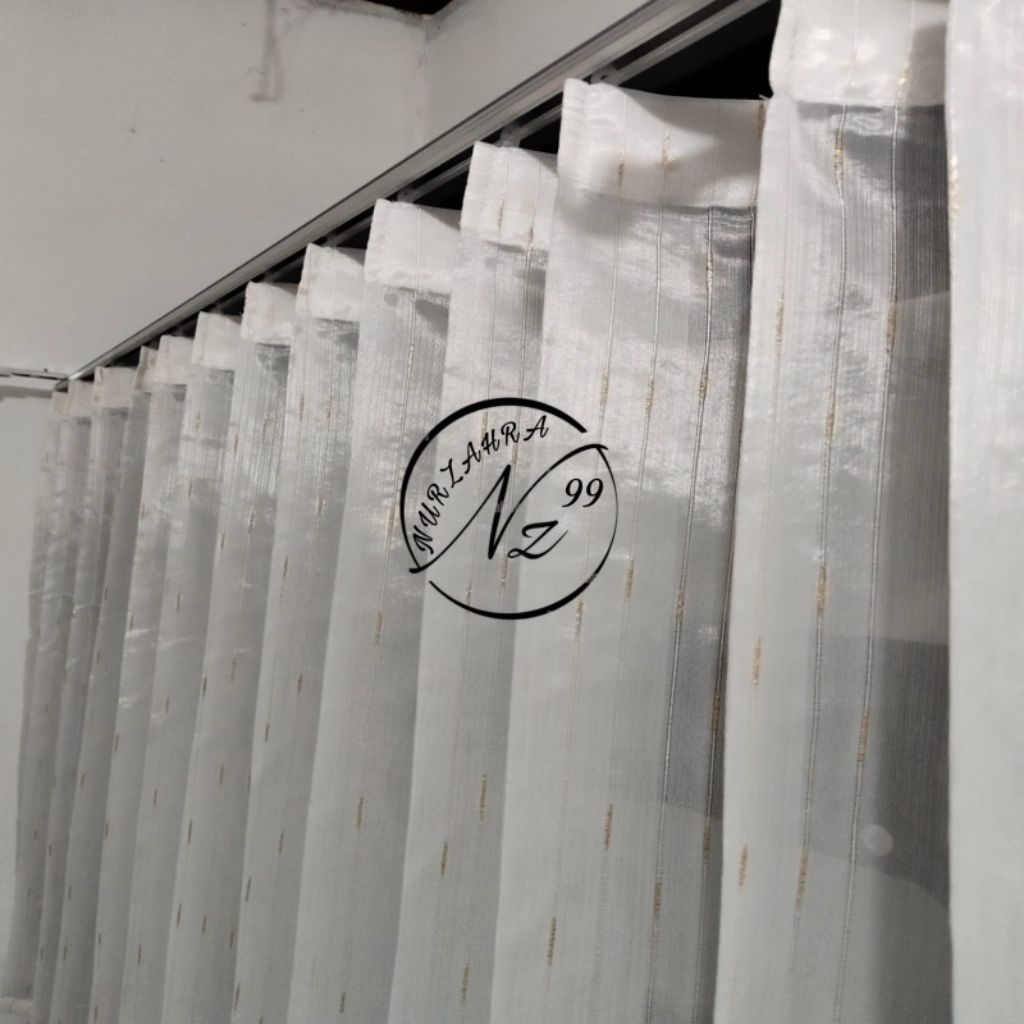 Gorden Etalase Putih Serut Polos - Desain kawat S-vitrase poni-Tersedia Berbagai Ukuran, Mudah Dipas