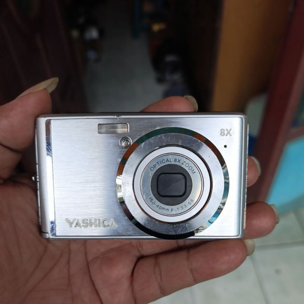 KAMERA DIGITAL YASHICA