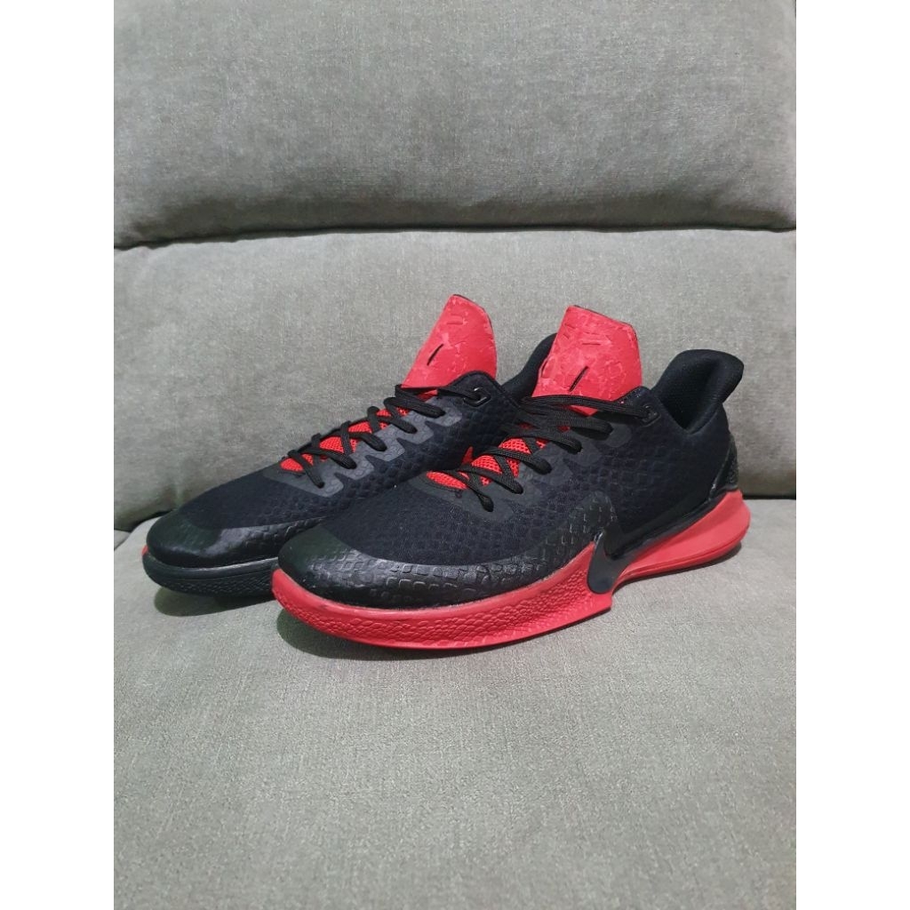 Sepatu Basket Second (Size 46)