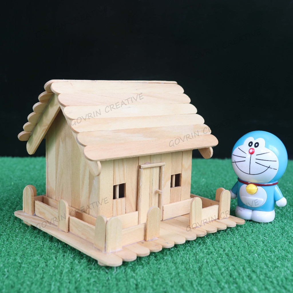 Miniatur rumah dari stik es krim kecil