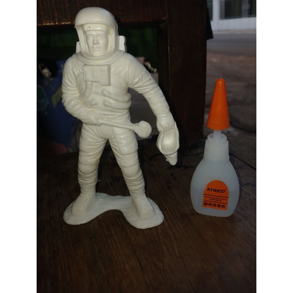 Vintage 1970 Louis Mark 6" Plaatik White Austronot Toy Figure