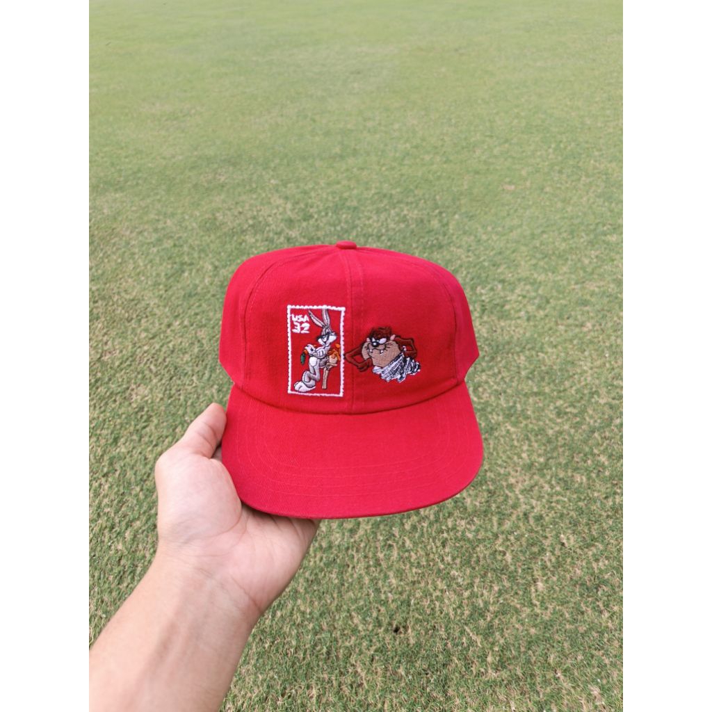 Topi Vintage 90s Looney Tunes Bugs bunny tasmania 1997