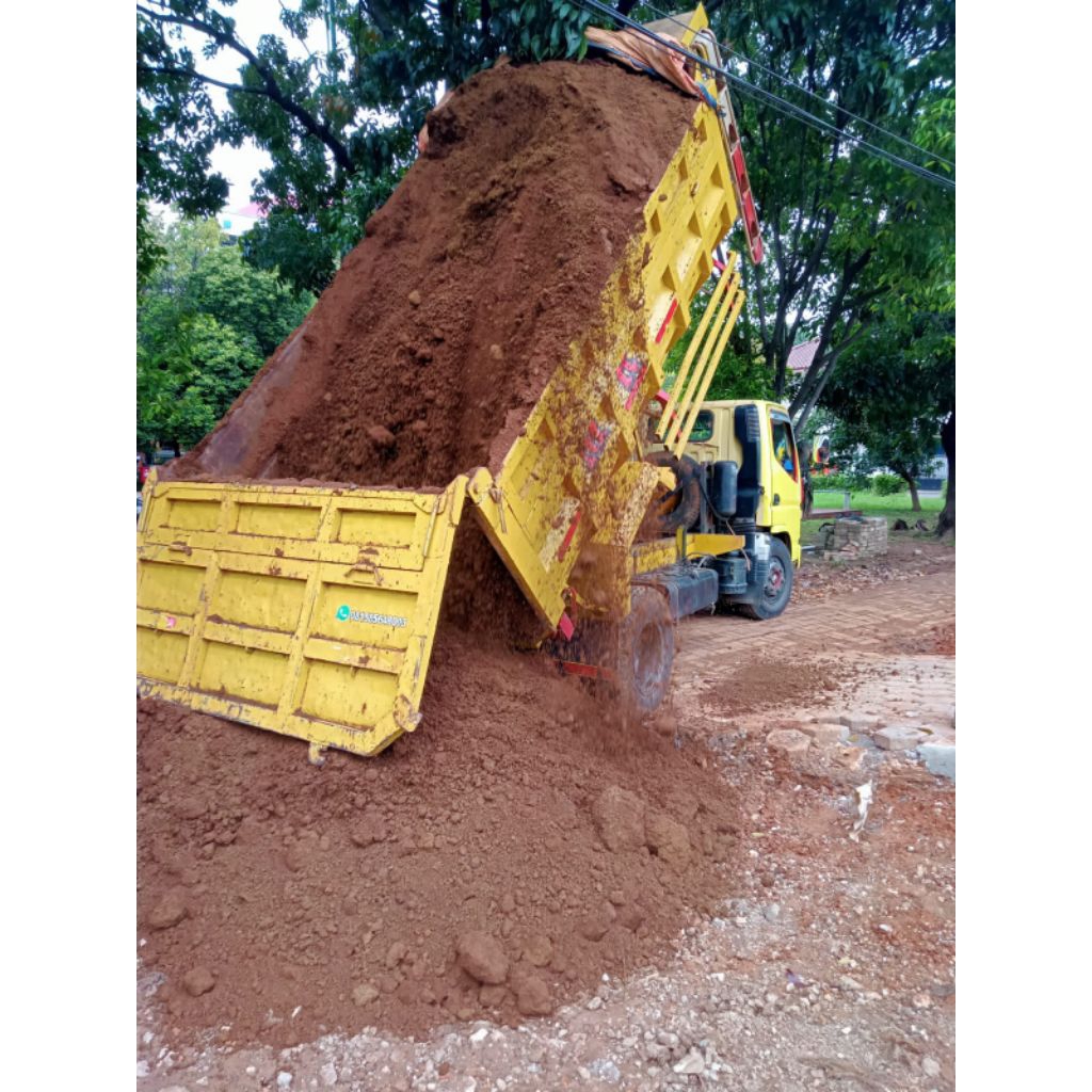 Urugan tanah merah kualitas super
