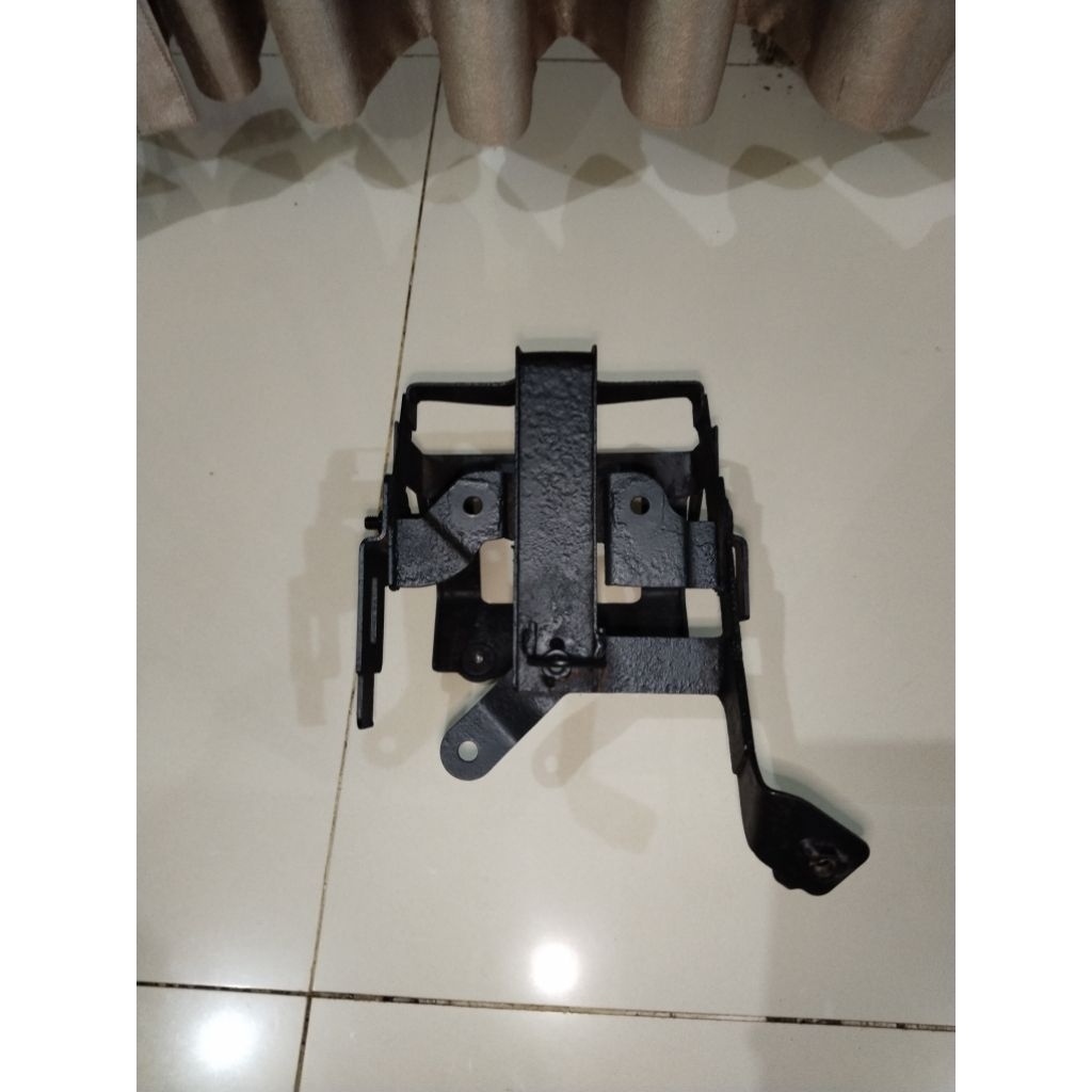 dudukan tempat aki honda vario 110 karbu vario techno original COPOTAN