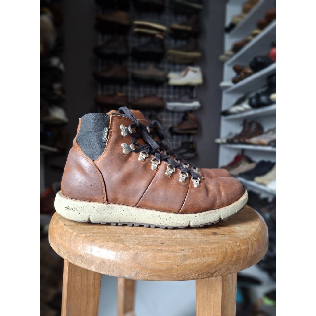 Sepatu boot DANNER vibram size 43