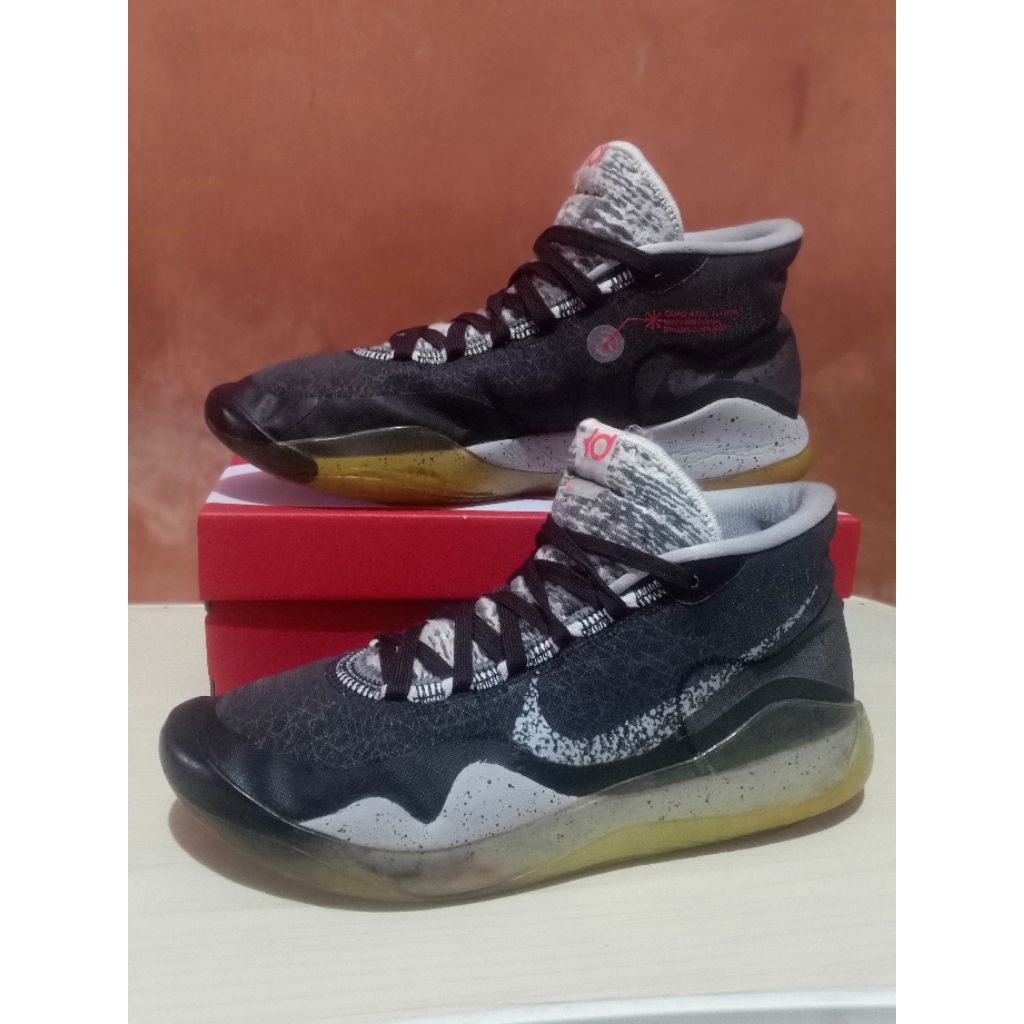 sepatu basket second size 44