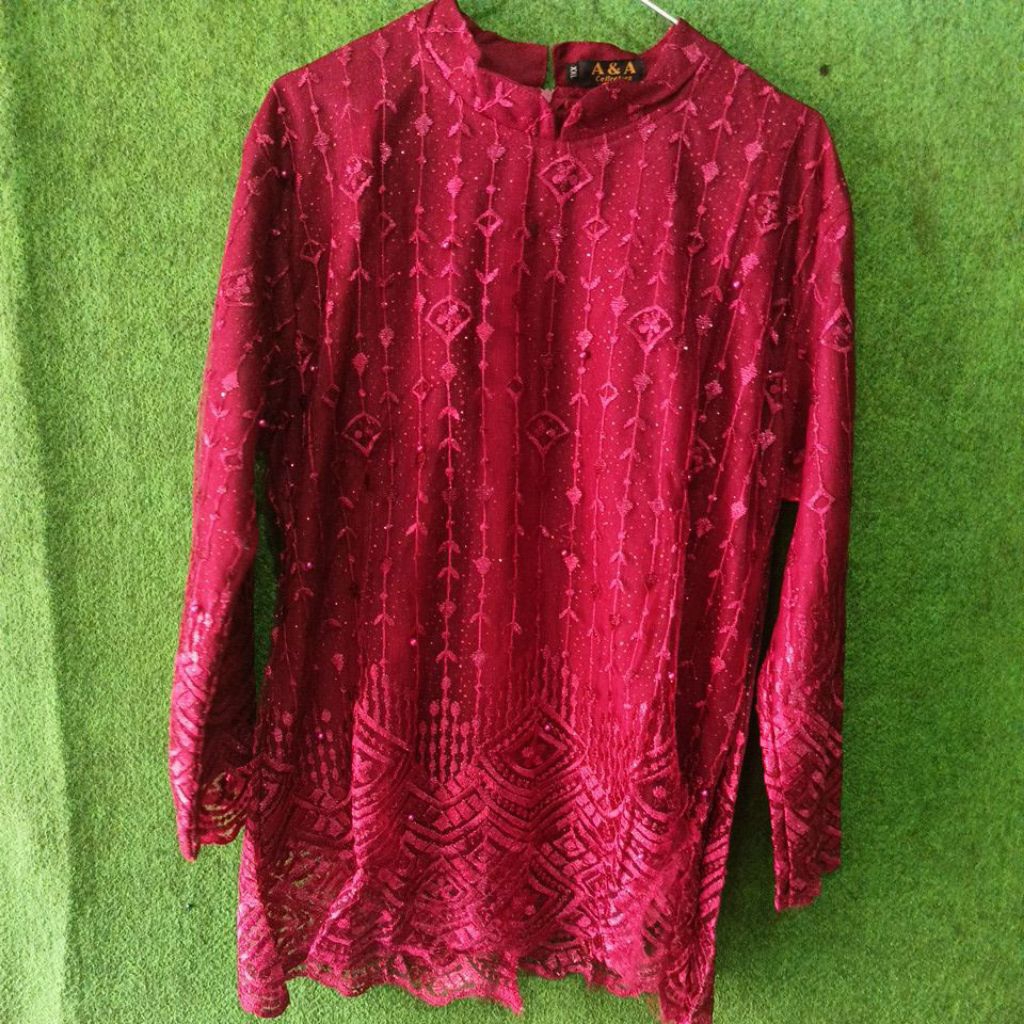 kebaya merah maroon