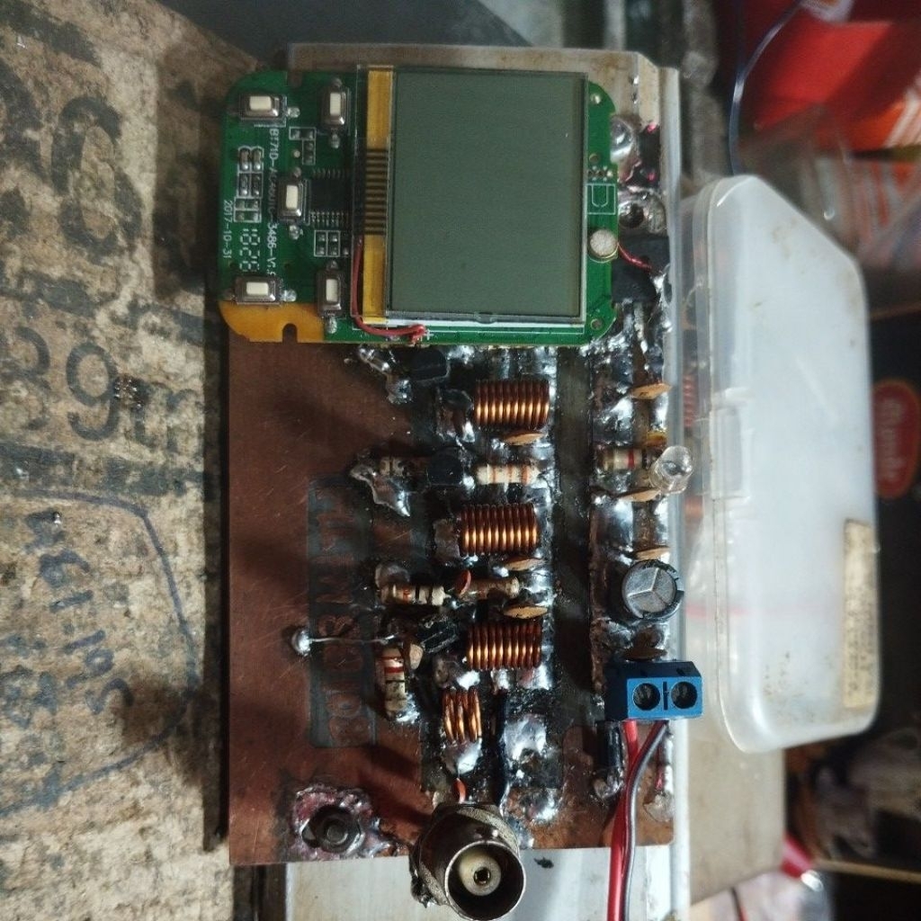 PEMANCAR PLL FM SETEREO BLOUTUT 88-109MHZ 1 WAT  LCD LEBAR