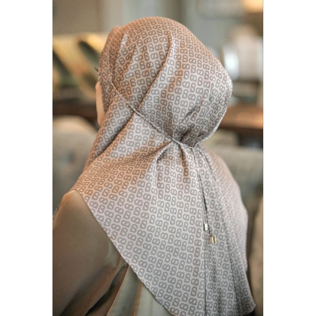 PL As Is Tapis Slip On Buttonscarves