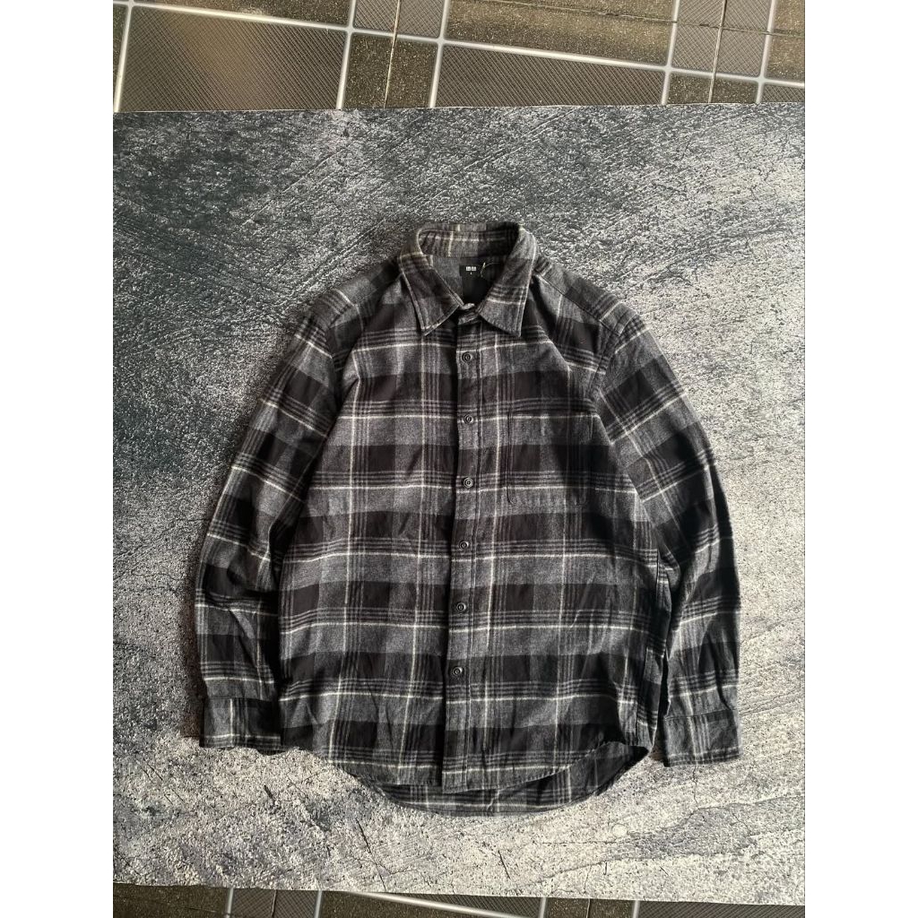 Kemeja flanel outer uniqlo grey black Authentic