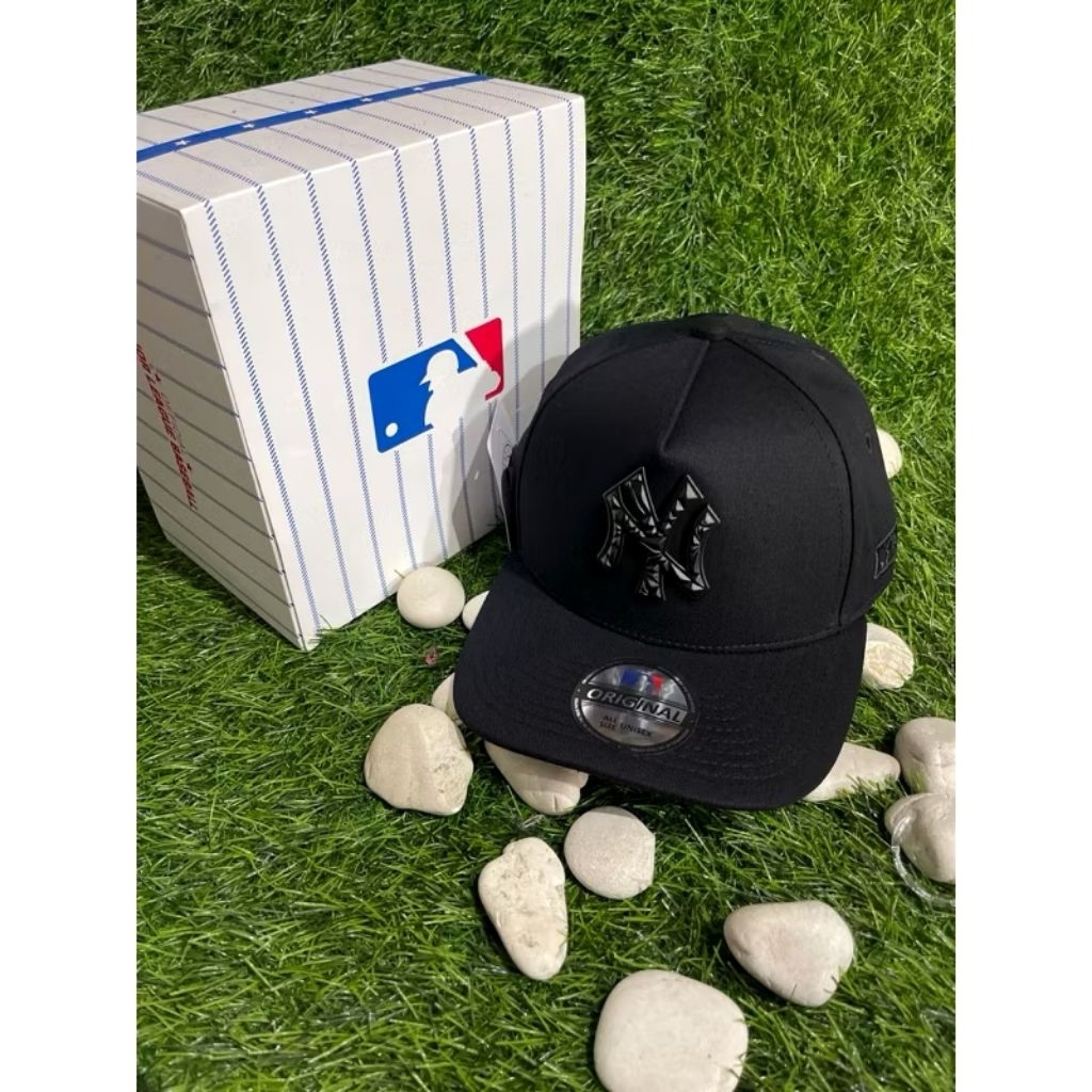 Topi NY Diamond Black - Topi Logo Besi - Bahan Hitam