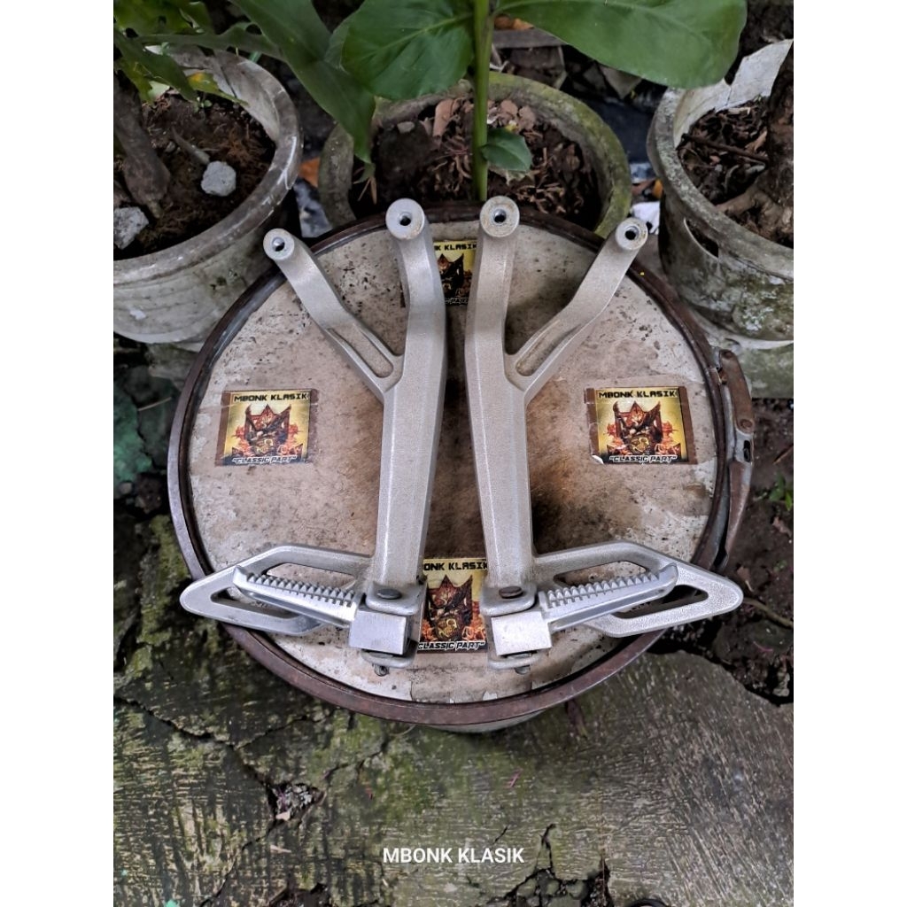 footstep belakang r15 v3 ORIGINAL footstep belakang yamaha r15 v3 foot step belakang r15 v3 foot ste