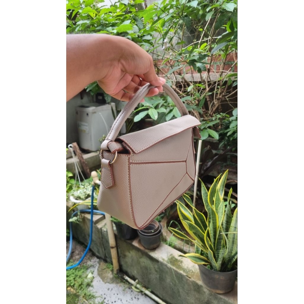 tas wanita andari karera