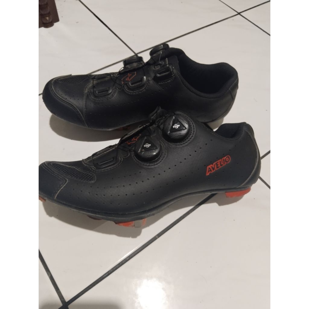 sepatu avelio roadbike preloved