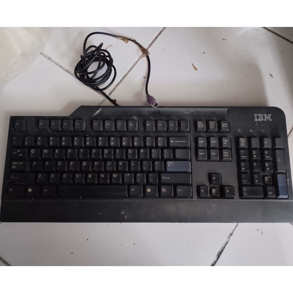 Keyboard komputer PS2 IBM rusak