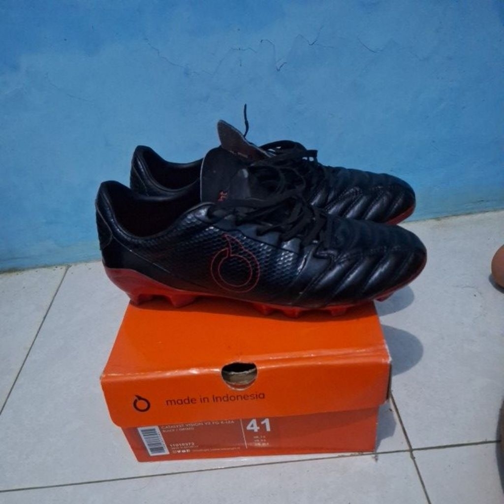 sepatu bola second