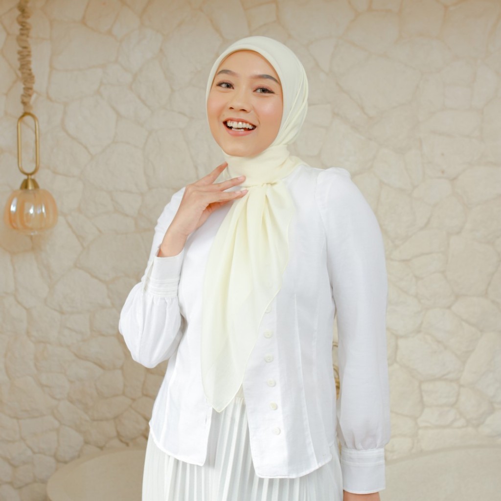 Zoya KAMANIYA Plain Scarf dan Zoya Kayla Scarf  - Kerudung Hijab Segi Empat Polos Bahan Voal - Ukura