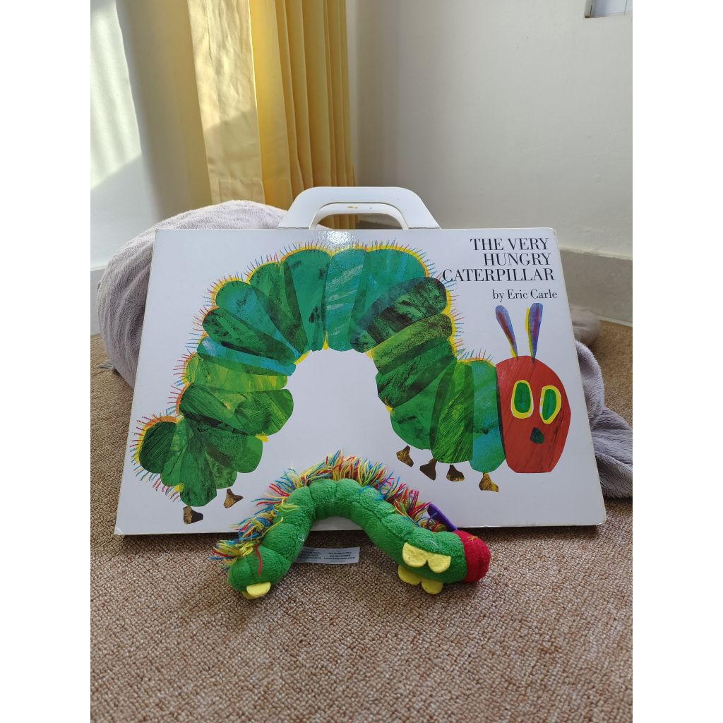[Preloved] Eric Carle Board Book – The Very Hungry Caterpillar (Ukuran Besar)