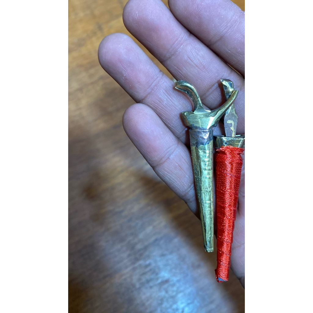 COD Koleksi keris mini kuningan pita merah