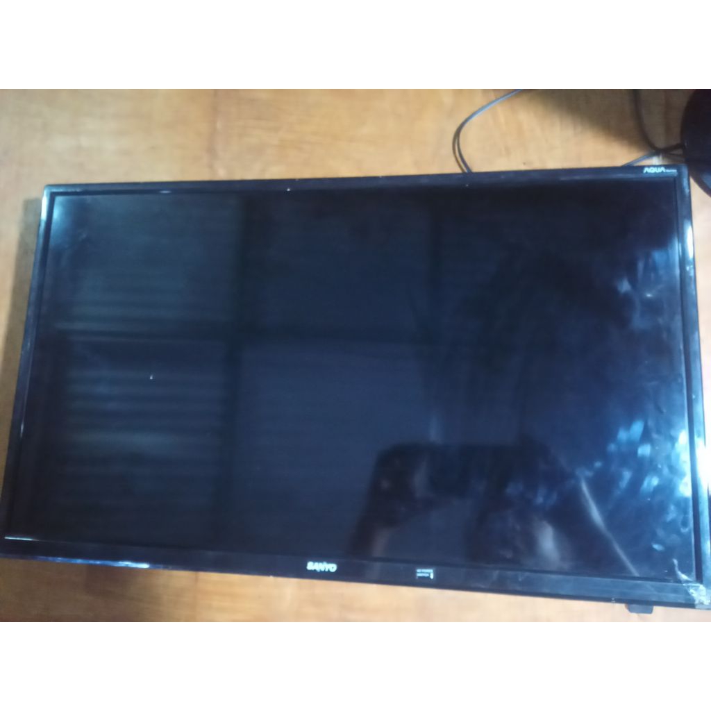 TV SANYO LE24S8000 RUSAK LCD BLENG