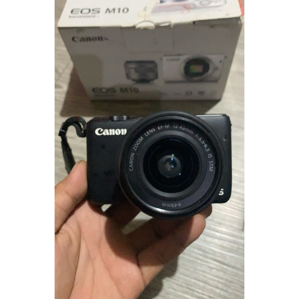 Mirorrless canon eos m10 kamera vlog layar flip