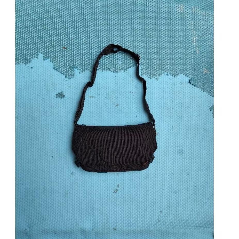 Slingbag/Tas Pria Cowok Cewek Unisex/Tas Harian Daily/Tas Hape Hp Second ORI Brand UNIQLO