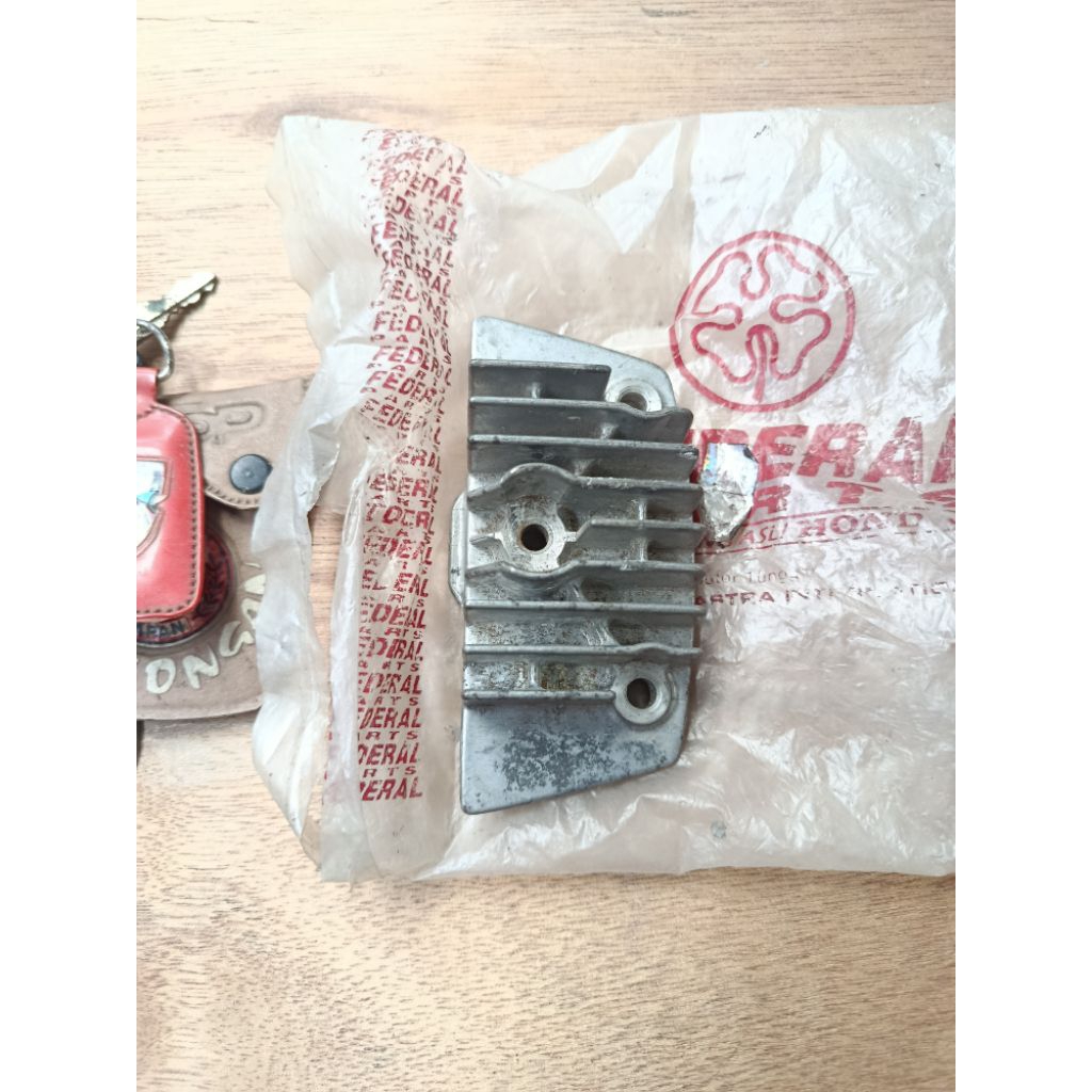Cover tutup Cylinder head bagian kanan Honda Win Win 100