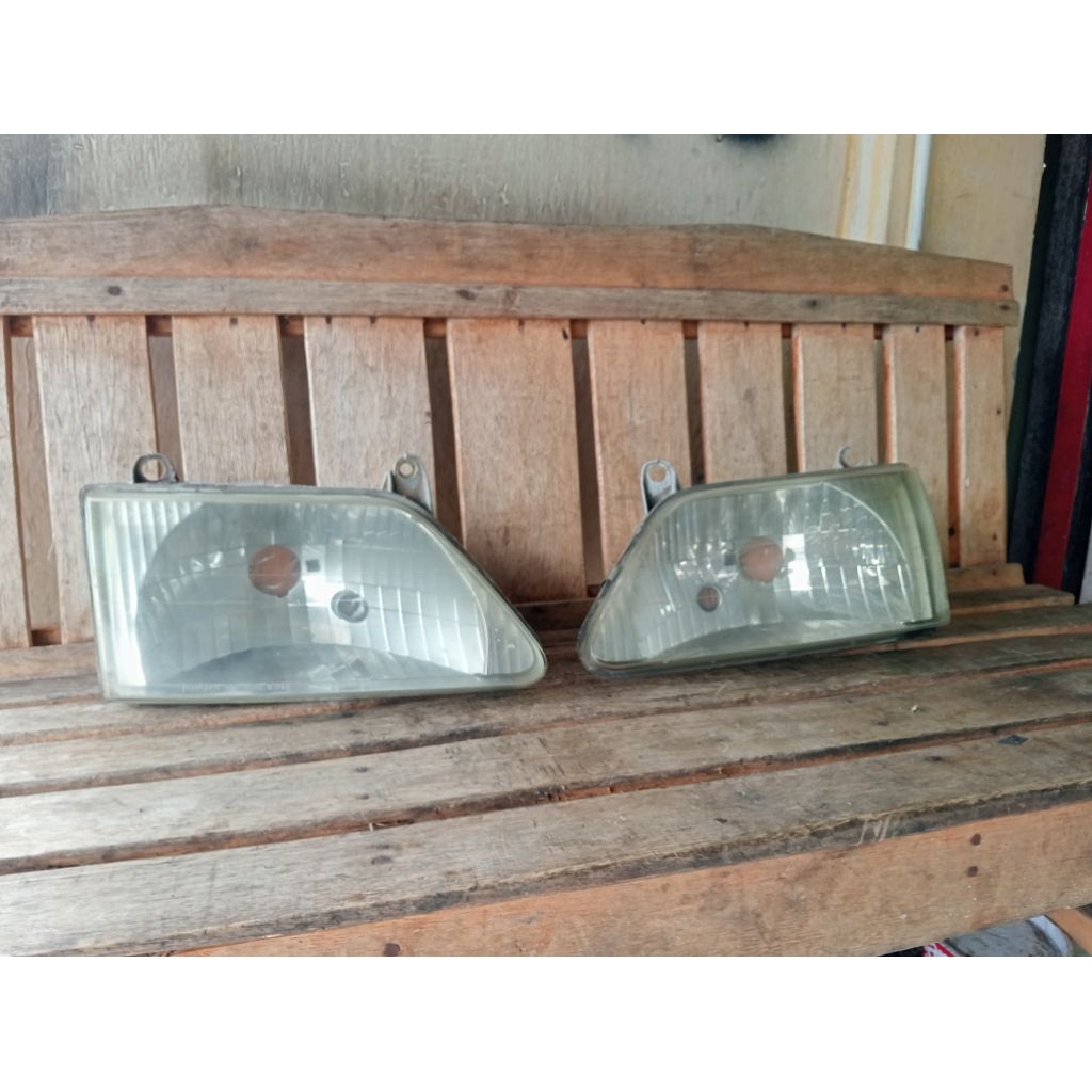 headlamp Toyota soluna.harga satuan