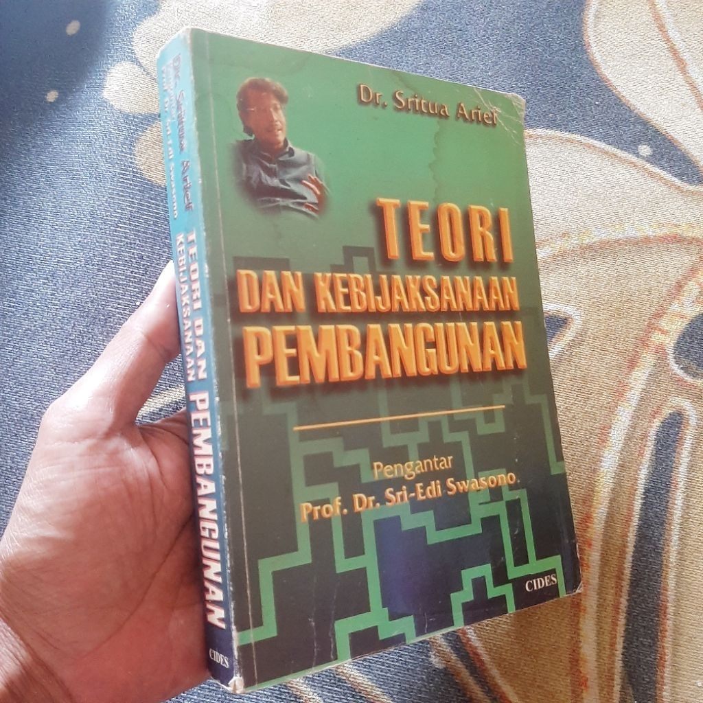 Teori dan kebijaksanaan pembangunan Sritua Arief