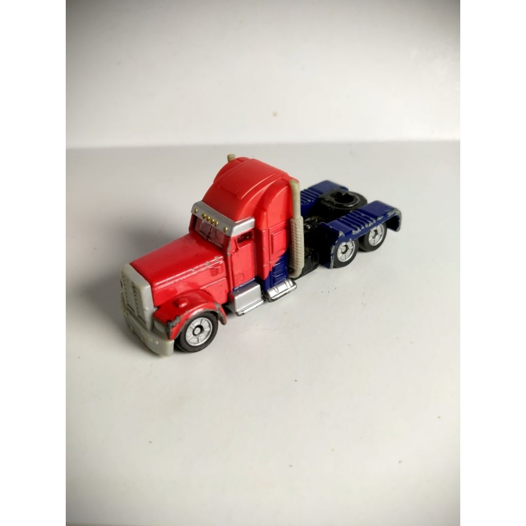 Diecast Tomica Optimus Prime Second