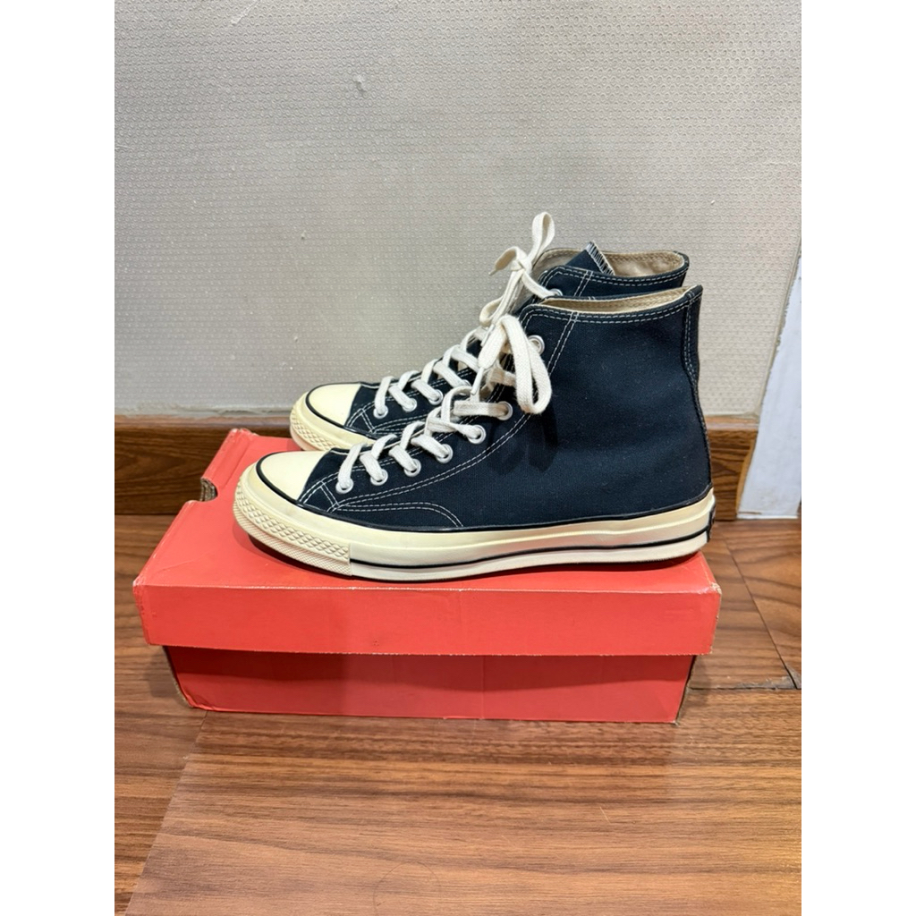 PRELOVED Sepatu Pria Brand Converse Warna Hitam Size 42