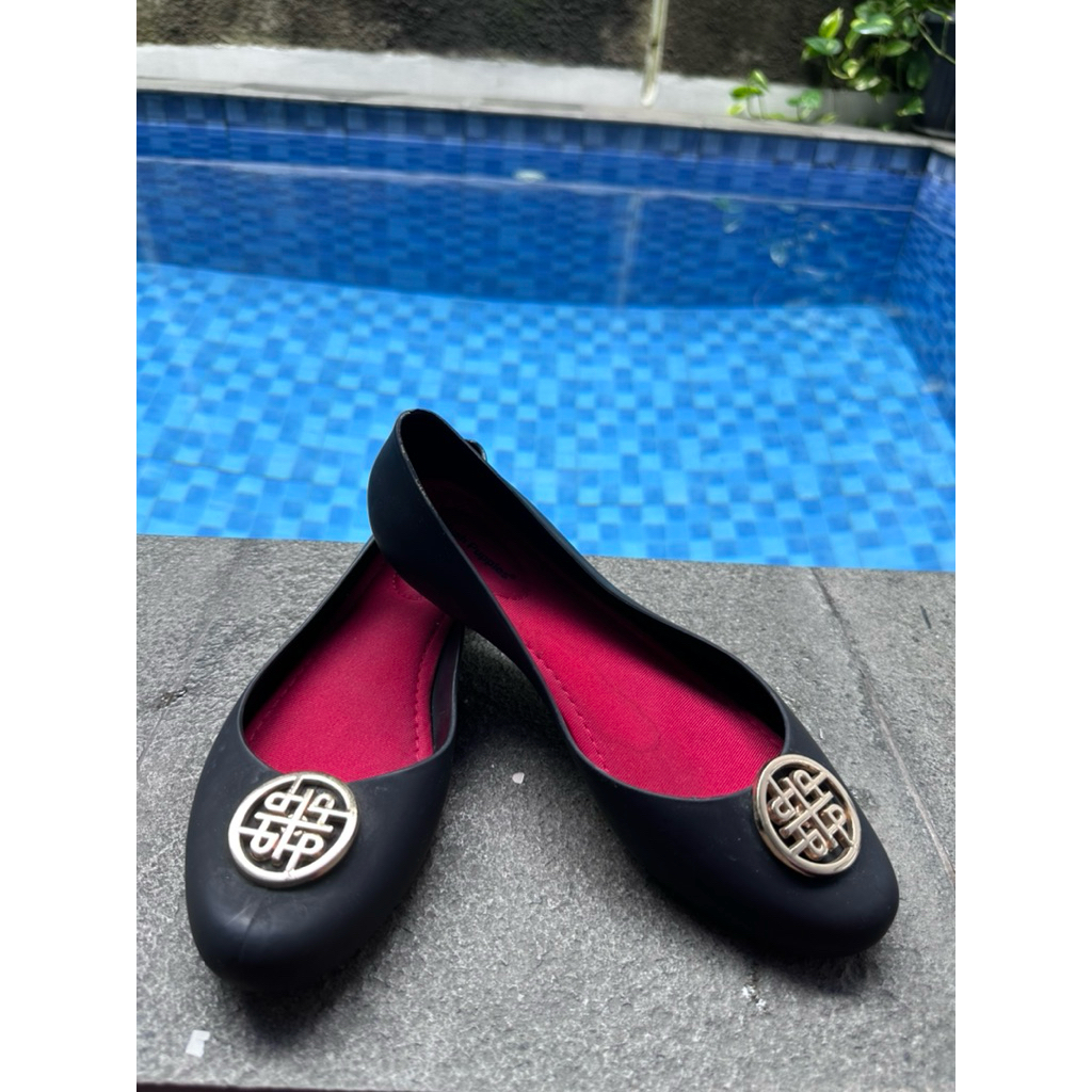 Preloved Flat Shoes Hush Puppies Bahan Jelly Ukuran 39 Hitam