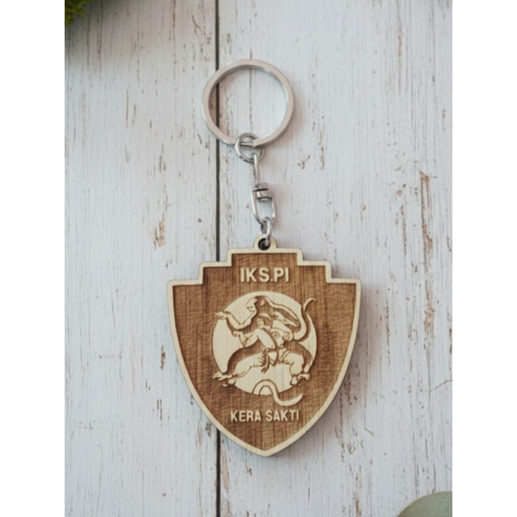 gantungan kunci ikspi kayu ukir