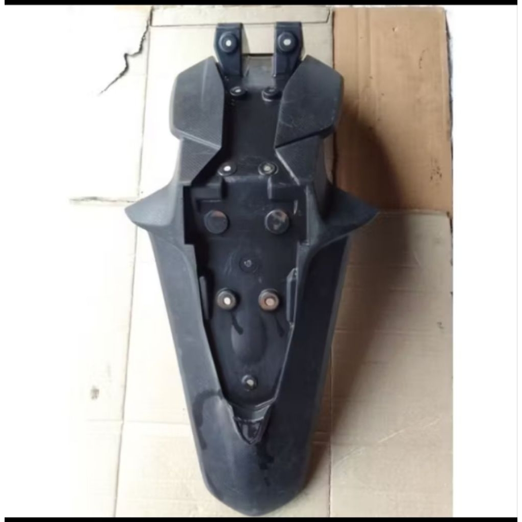 spakbor belakang Suzuki GSX 150 r bekas ori