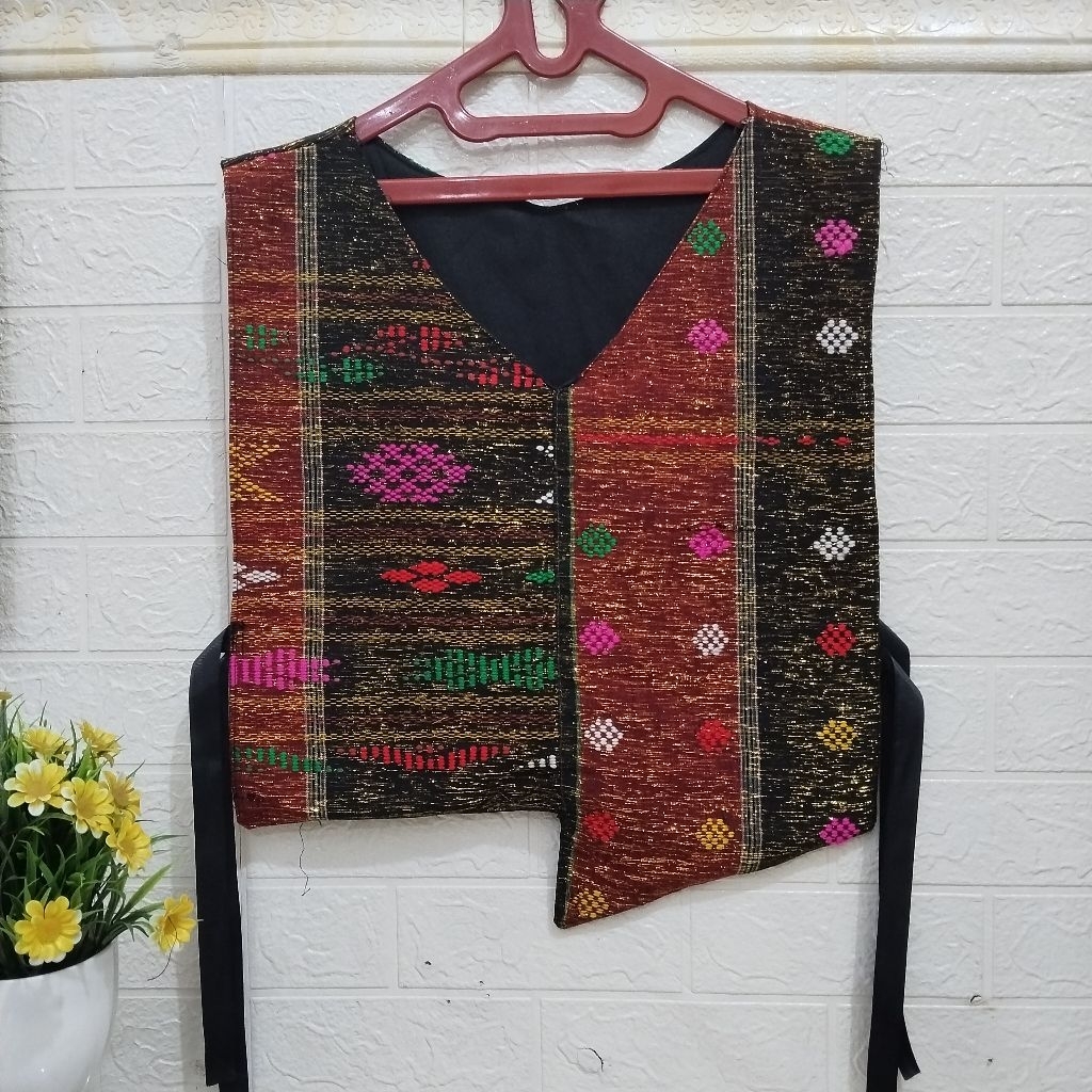 rompi ulos/outer ulos tenunan Batak, tenunan lama  dengan model rompi kekinian