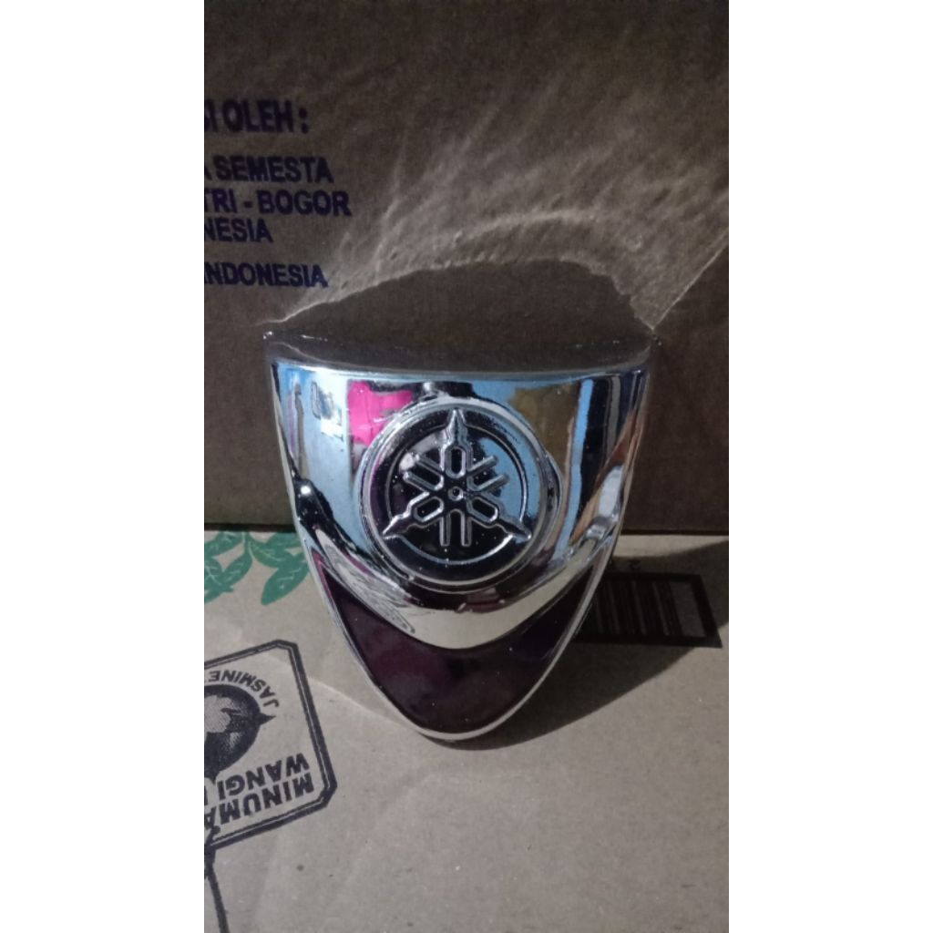 EMBLEM PANEL DASI YAMAHA FIZR VEGA LAMA CROM
