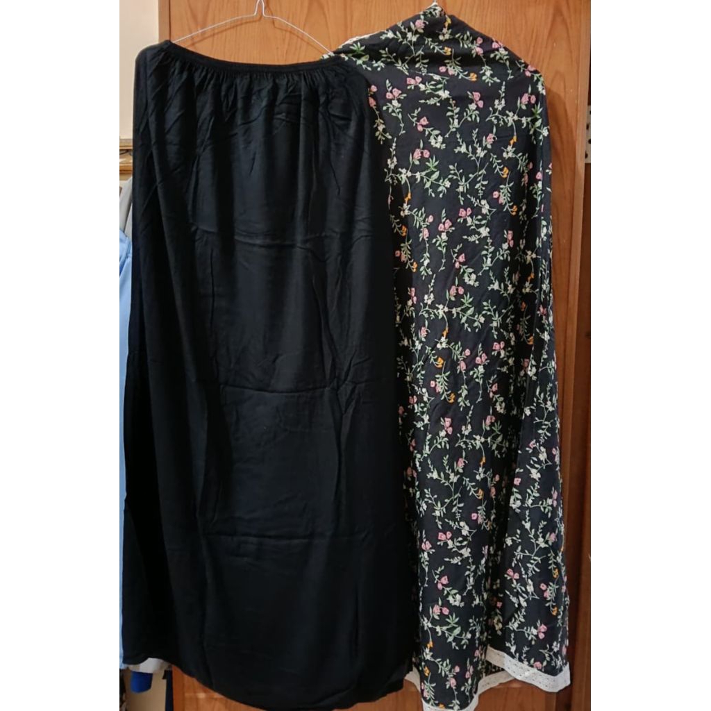 Preloved Hana Mukena Hitam motif Bunga