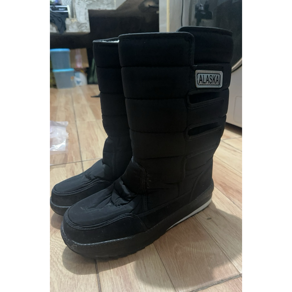 SEPATU WINTER SIZE 46 PRELOVED