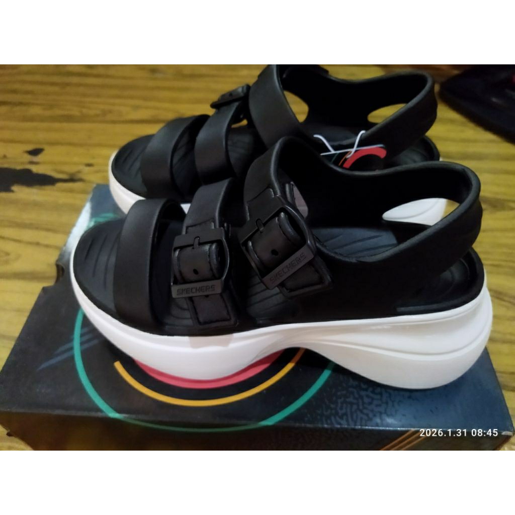 skechers foamies tai black white / sandal skechers foamies tai hitam putih