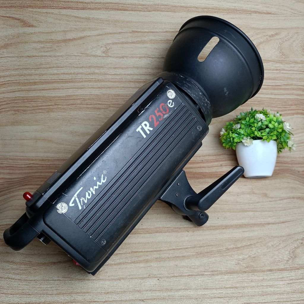 LAMPU STUDIO TRONIC TR250E NORMAL TERMURAH