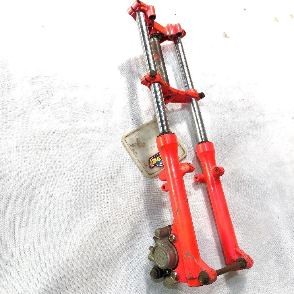 segitiga T atas bawah skok shock breaker depan set kaliper Yamaha Alfa Champ camp oryginal second be