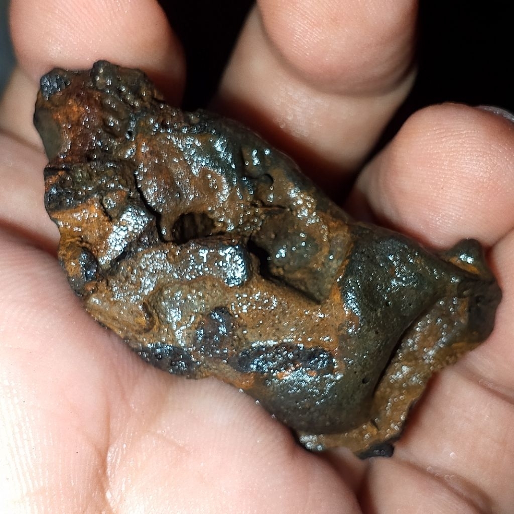 batu mentah meteorit besi