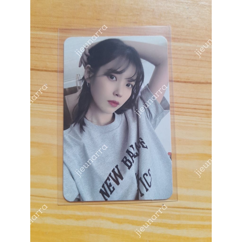 IU Official Photocard - PC Exhibition Moment
